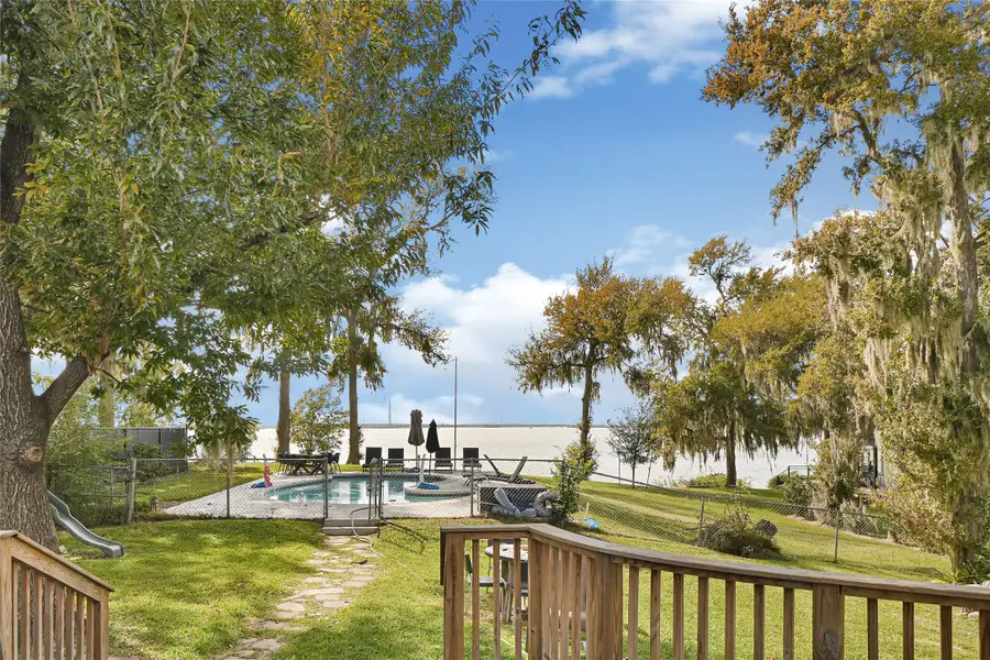 404 S Burnett Drive, Baytown, TX 77520 - Image #2