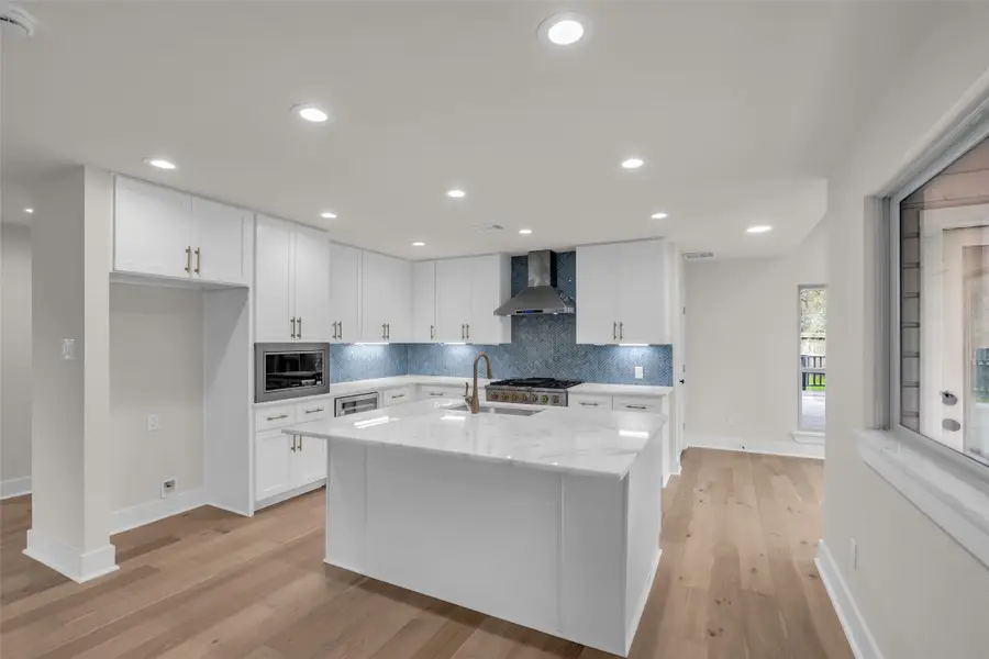 4 N Autumnwood Way, The Woodlands, TX 77380 - Image #3