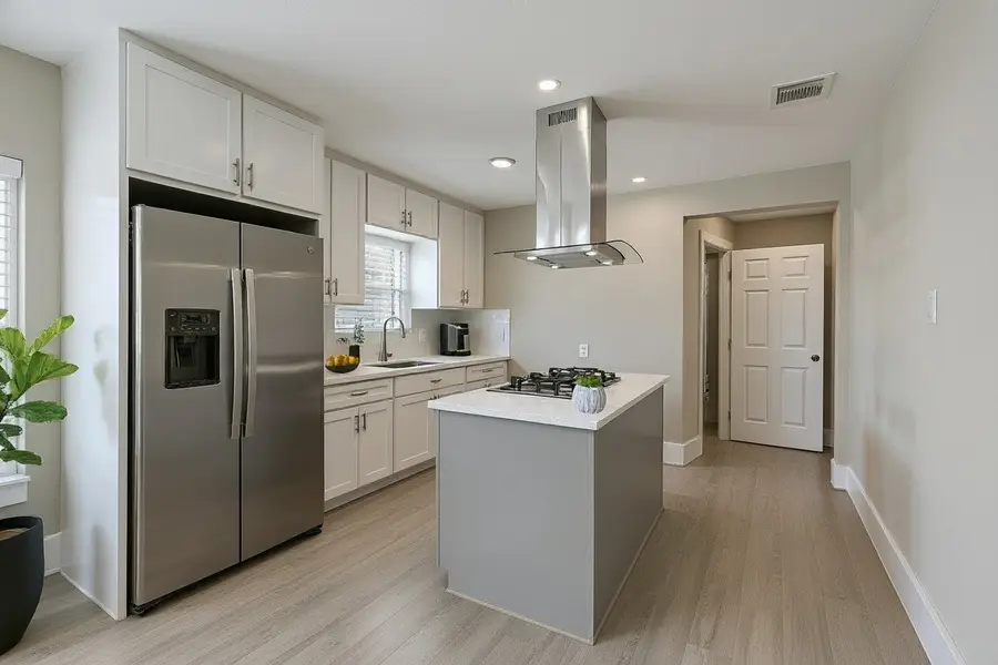 8302 Tavenor Lane, Houston, TX 77075 - Image #3