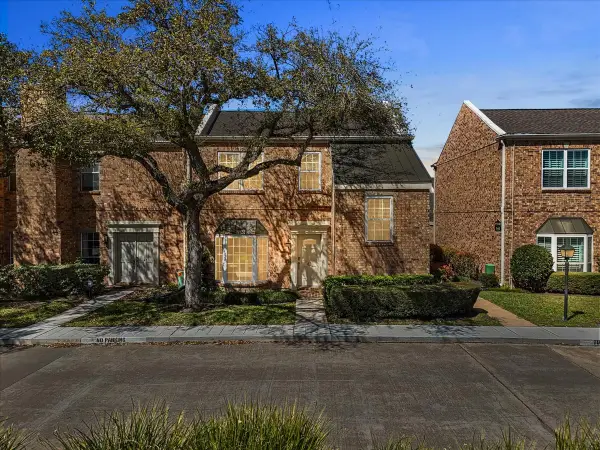 600 Wilcrest Drive #42, Houston, TX 77042