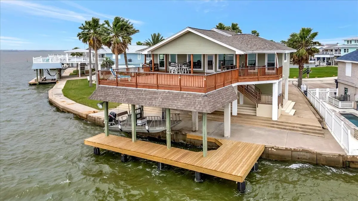 126 Tamana Drive, Tiki Island, TX 77554 - Image #1