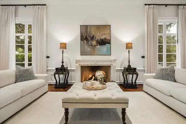 20 Sunset Boulevard, Houston, TX 77005