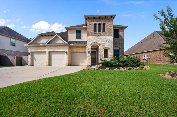12411 Emerald Lane, Mont Belvieu, TX 77535