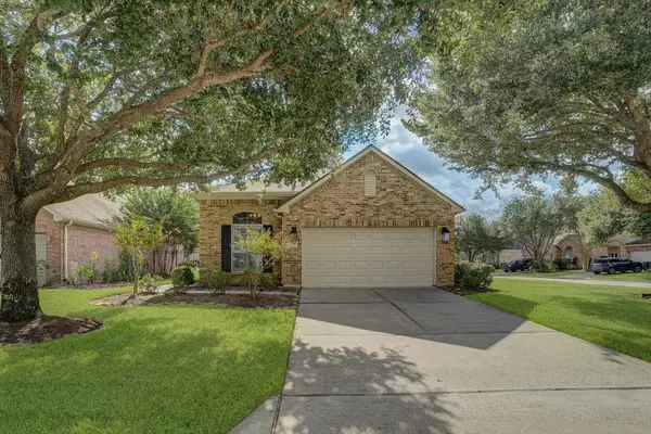 2429 Alamanni Drive, Pearland, TX 77581