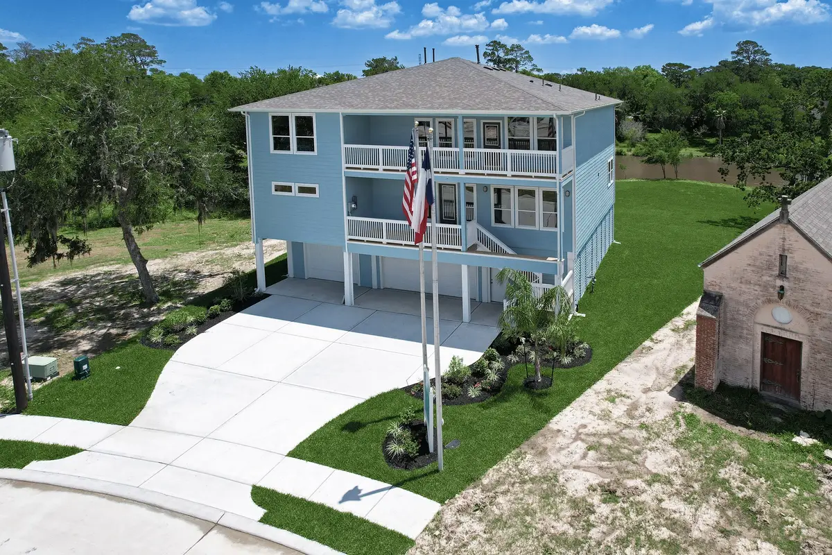 3921 Peacock Isle Drive, Dickinson, TX 77539 - Image #1