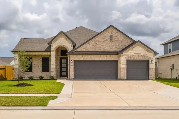456 Lake Line Drive, Alvin, TX 77511