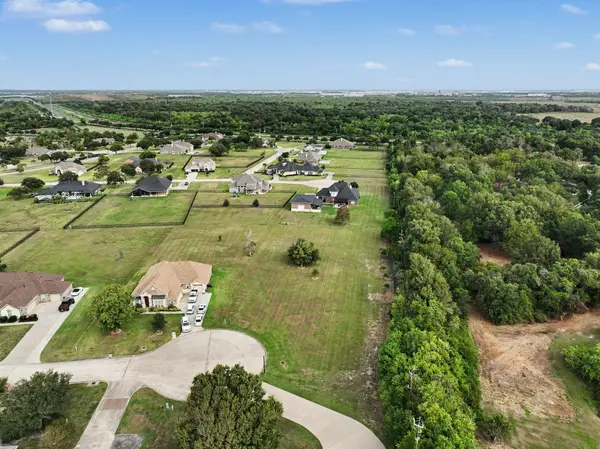 6435 Dow Reef Drive, Beach City, TX 77523