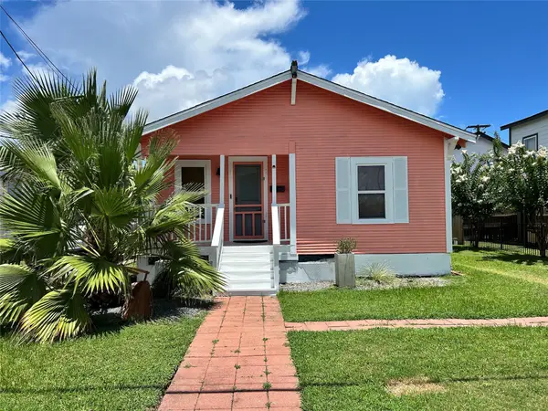 2216 Grover Avenue, Galveston, TX 77551