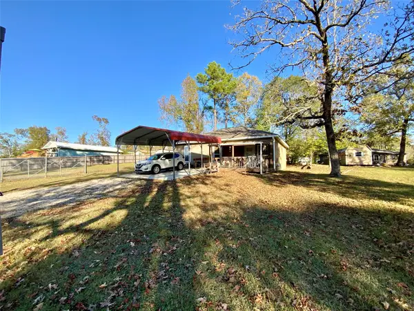 934 N Fm 356, Onalaska, TX 77360