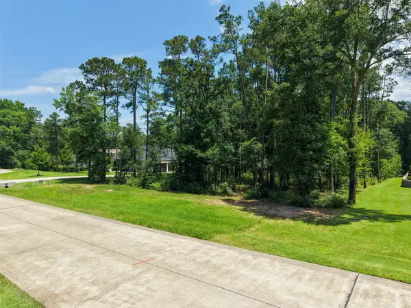 9570 Longmire Oaks Drive, Conroe, TX 77304