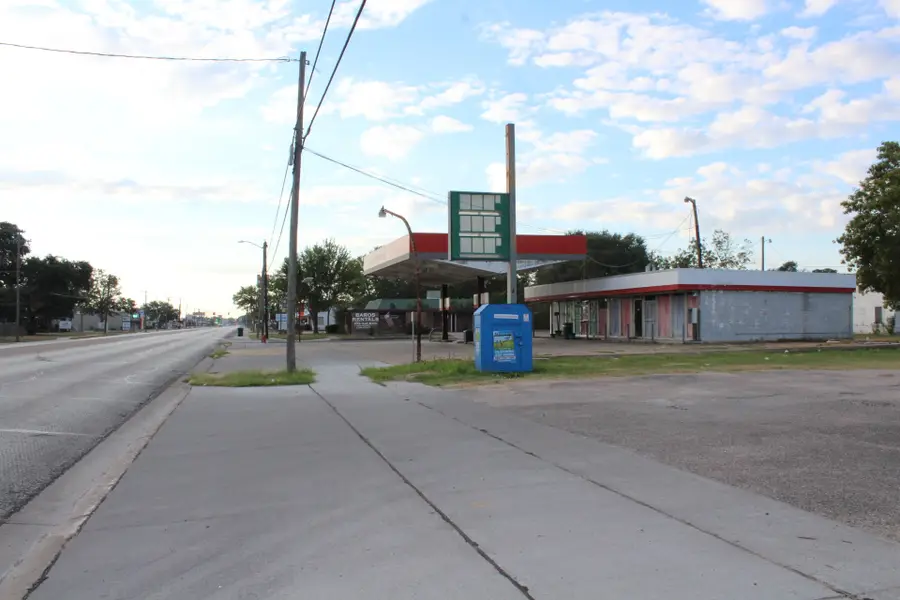1101 N Mechanic Street, El Campo, TX 77437 - Image #2