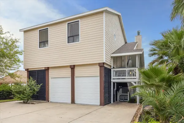 120 Quayside Drive, Tiki Island, TX 77554