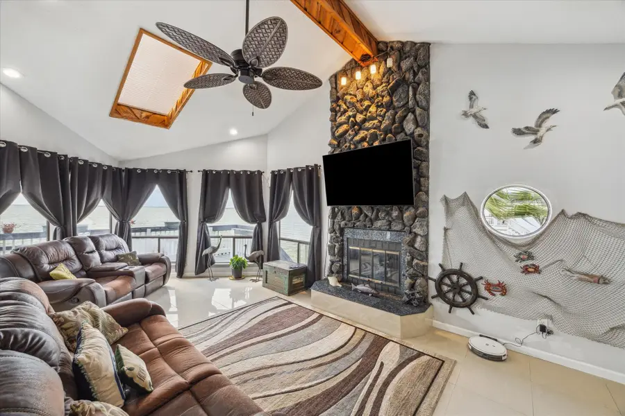 120 Quayside Drive, Tiki Island, TX 77554 - Image #2