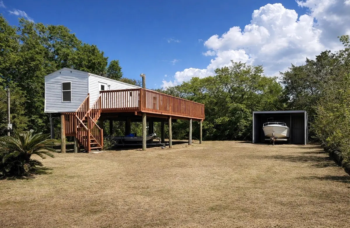 613 Troy Street, Anahuac, TX 77514 - #1