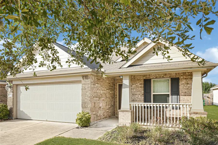 2762 Donellan Dr, Houston, TX 77088 - Image #2