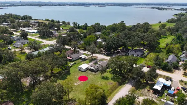 203 S 6th Street, Highlands, TX 77562