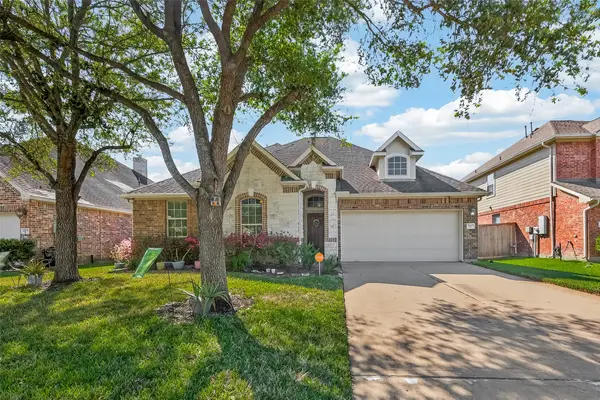 2203 Summit Pass Lane, League City, TX 77573