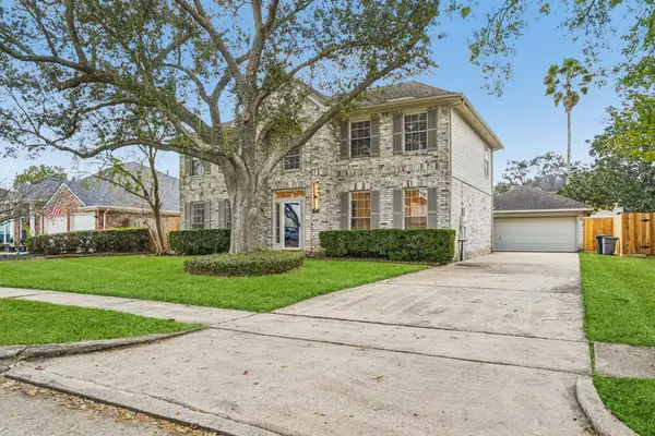 1808 N Mission Circle, Friendswood, TX 77546