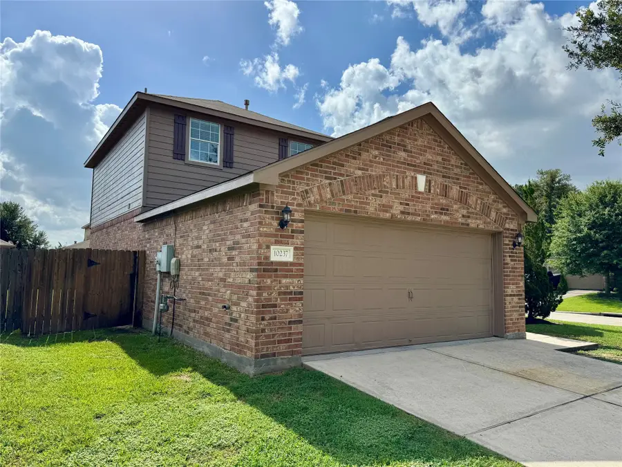 10237 Stone Gate Drive, Conroe, TX 77385 - Image #3