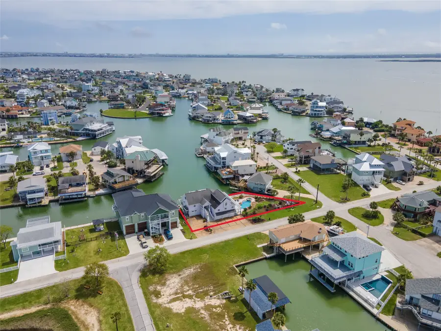 208 Coconut Street, Tiki Island, TX 77554 - #2