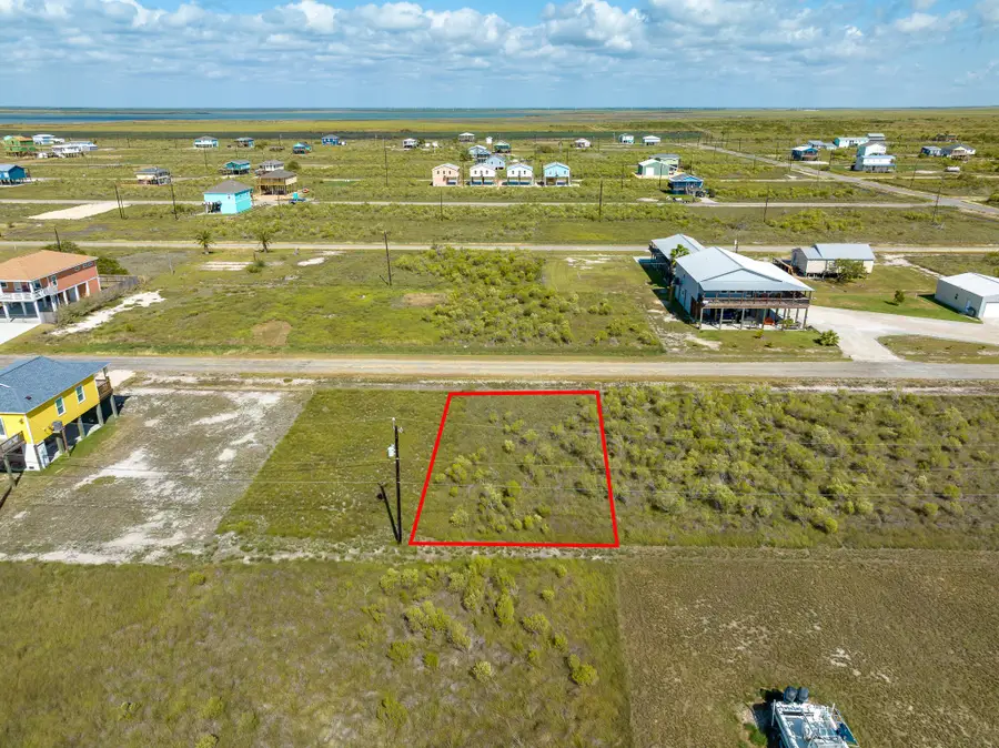 528 W Rustic Oak Lane, Rockport, TX 78382 - Image #2