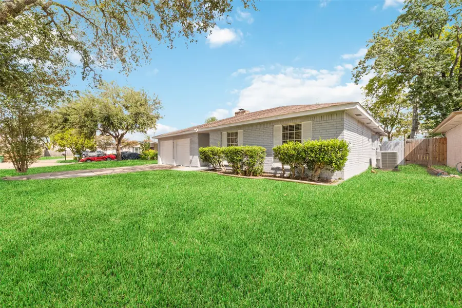 6111 Westbranch Drive, Houston, TX 77072 - Image #2