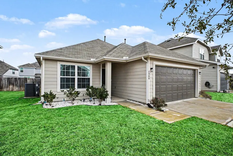 4906 Luke Mathew Drive, Rosharon, TX 77583 - Image #2