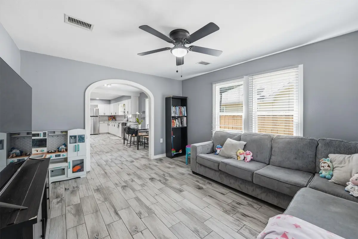 9330 E Avenue L, Houston, TX 77012 - #1