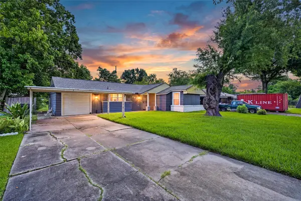 6039 Willow Glen Drive, Houston, TX 77033