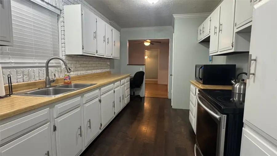 209 Lakewood Drive, Baytown, TX 77520 - #3