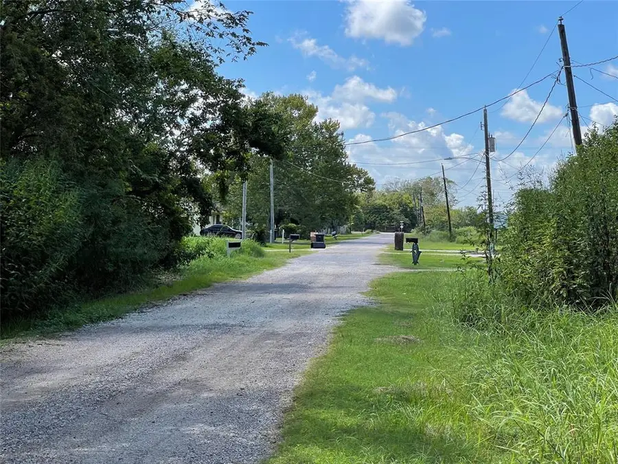 0 Beasley Ave, Hitchcock, TX 77563 - Image #2