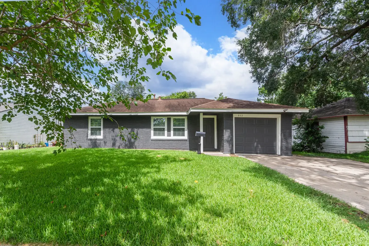 802 Mobile Drive, Pasadena, TX 77506 - Image #1