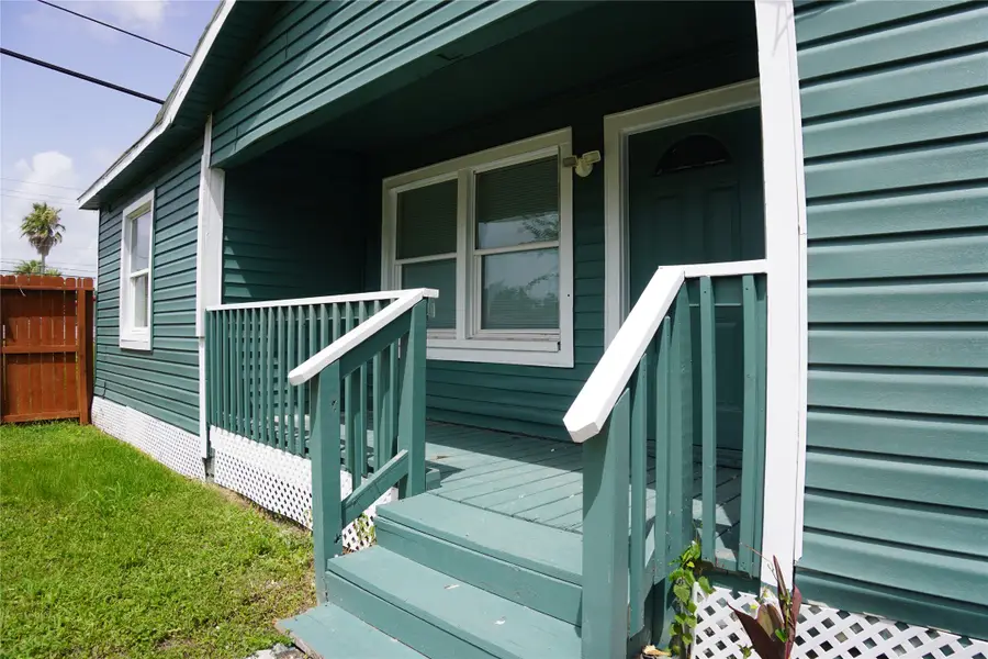 6803 6th Street, Hitchcock, TX 77563 - Image #2