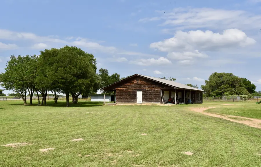 13337 Us Highway 90a E, Hallettsville, TX 77964 - #2