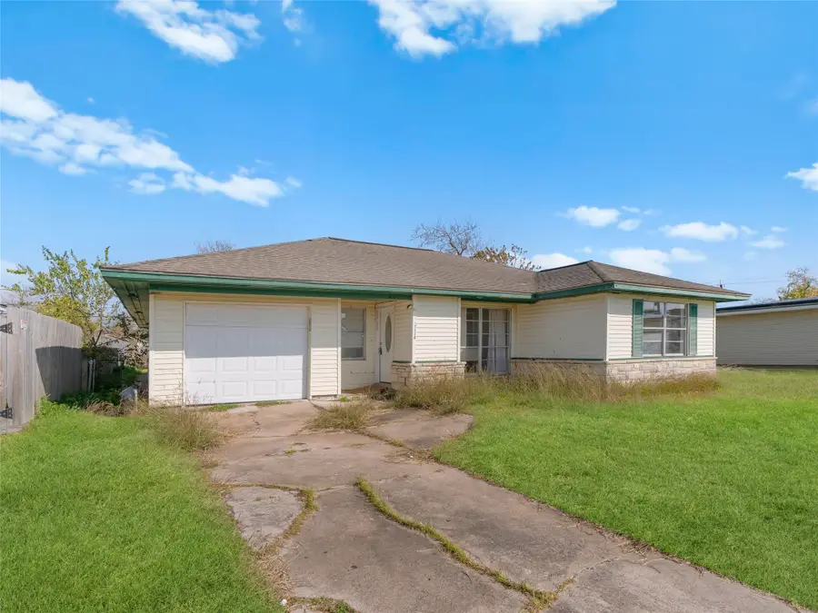 1114 W 11th Street, Freeport, TX 77541 - Image #3