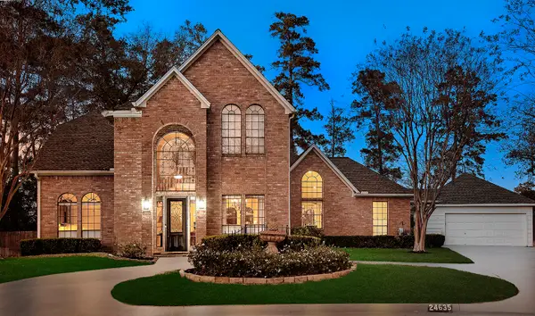 24635 W Kingscrest Circle, Spring, TX 77389