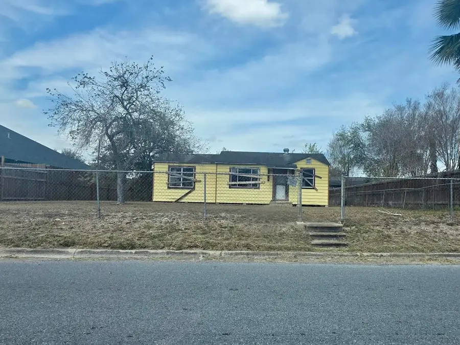 319 E Ricky Crossland Avenue, Elsa, TX 78543 - #2