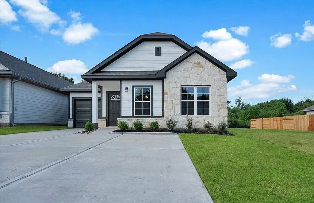 11869 E Gate Drive, Willis, TX 77318 - #1