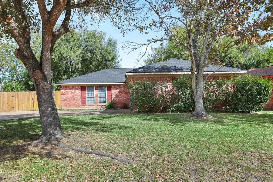300 Windward Drive, League City, TX 77573 - Image #2