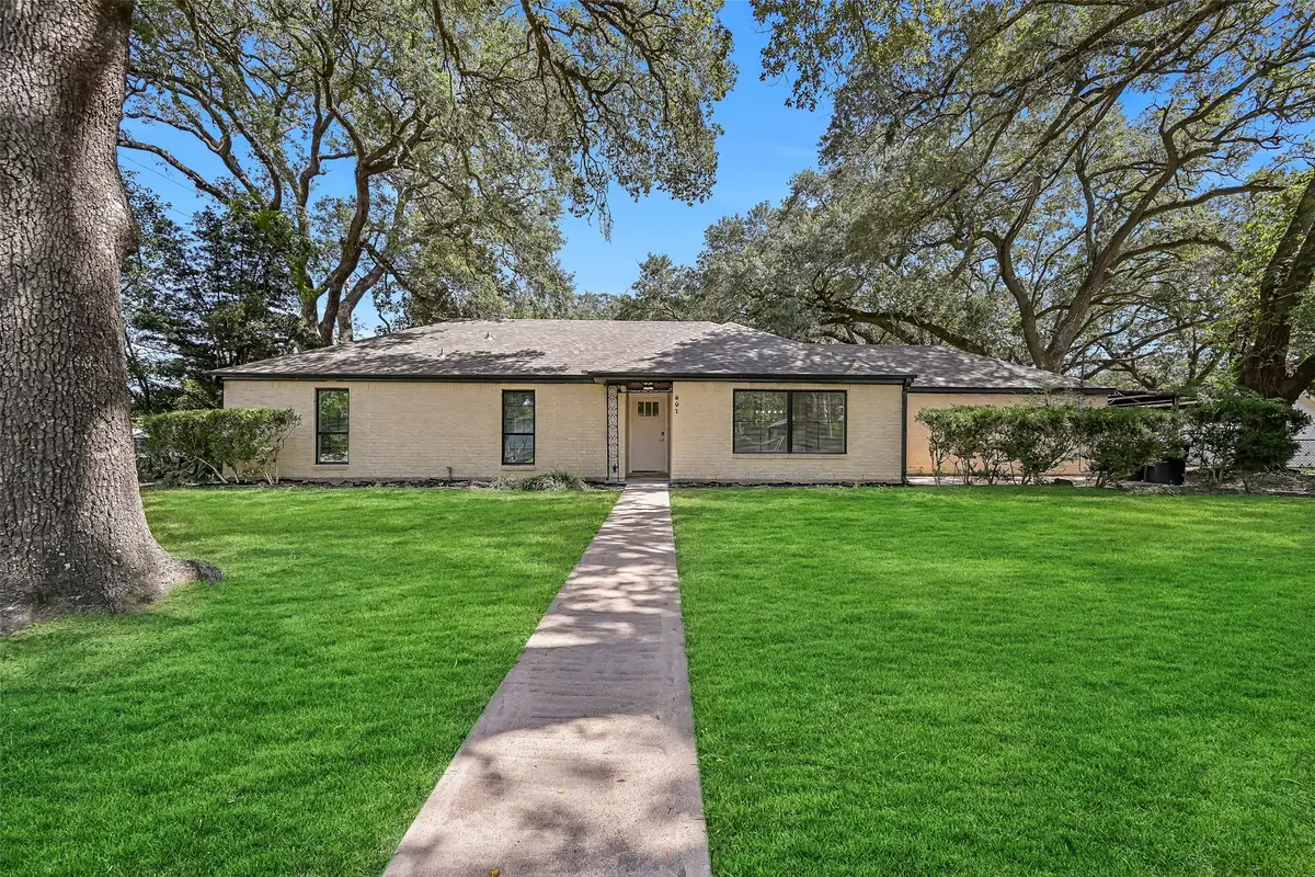 801 S Jackson Street, Alvin, TX 77511 - #1