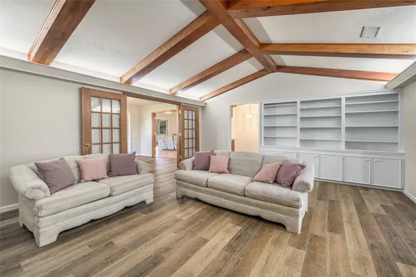 1226 E Us Highway 90, Flatonia, TX 78941