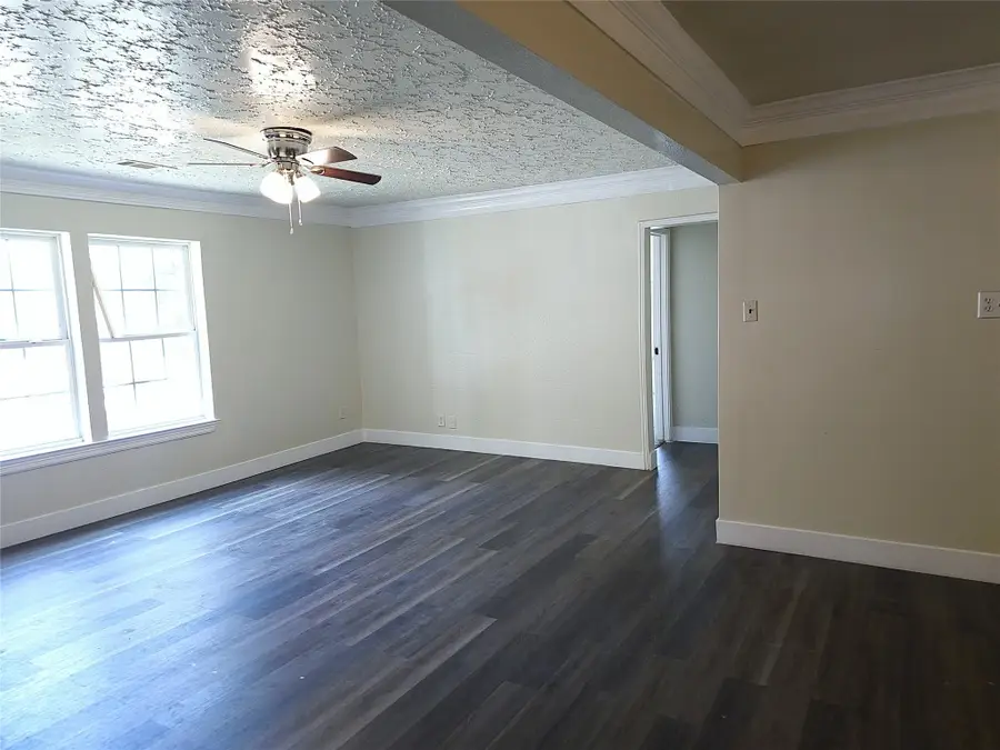 1003 W Hart Avenue, Pasadena, TX 77506 - #2