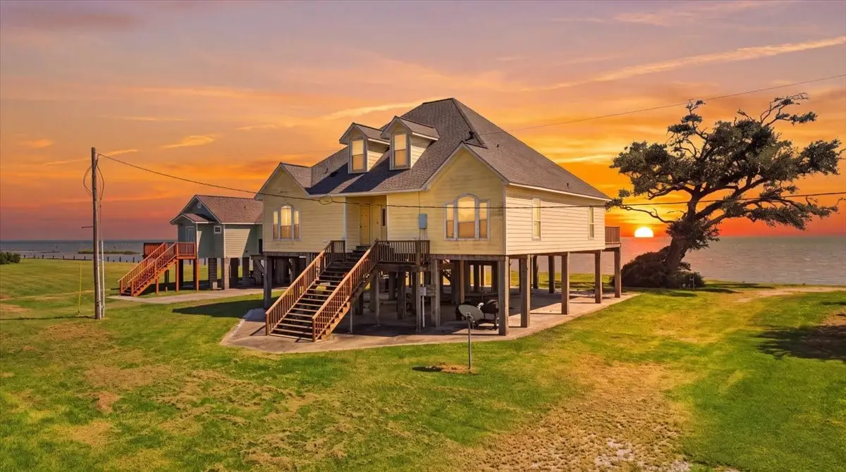207 Heartfield Lane, Anahuac, TX 77514 - #1