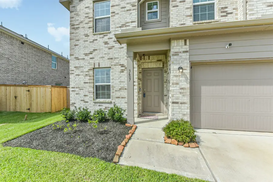 3607 Crosspointe Pass, Angleton, TX 77515 - Image #3