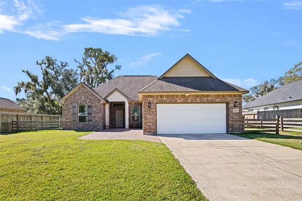 2234 Shalmar Drive, West Columbia, TX 77486