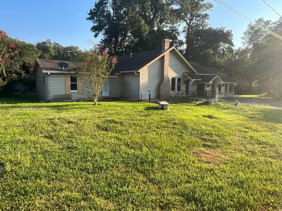 507 Fitzgerald Street, East Bernard, TX 77435 - Image #2