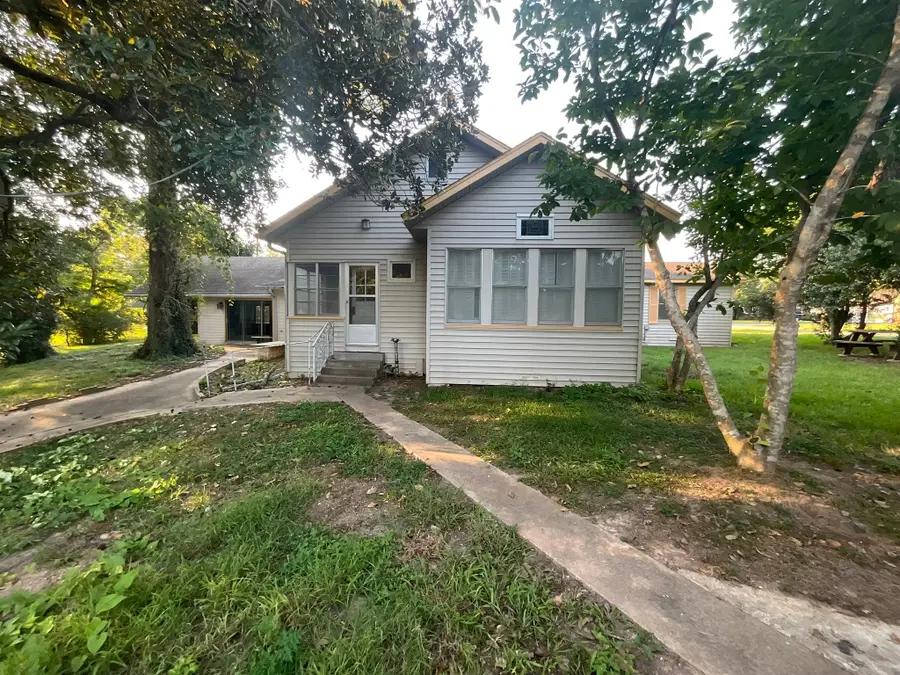 507 Fitzgerald Street, East Bernard, TX 77435 - Image #3