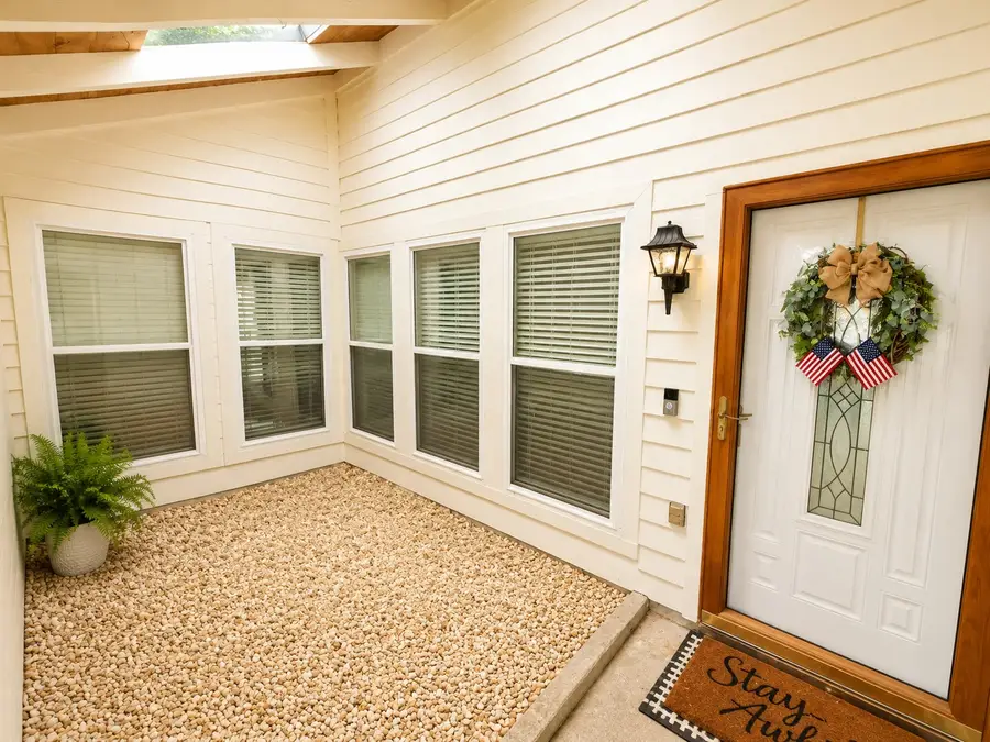 1100 Cactus Street, Baytown, TX 77521 - #2
