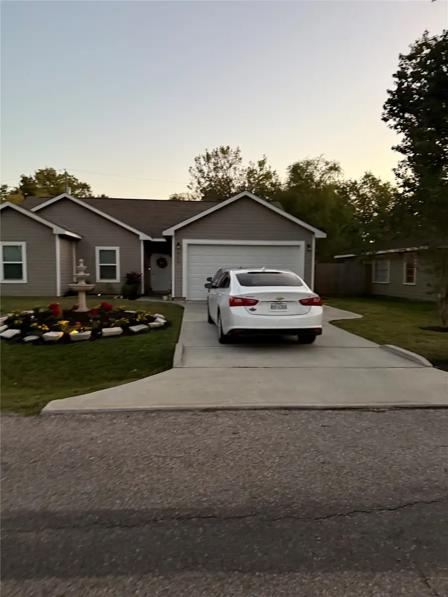 404 Elaine Street, La Marque, TX 77568 - Image #2