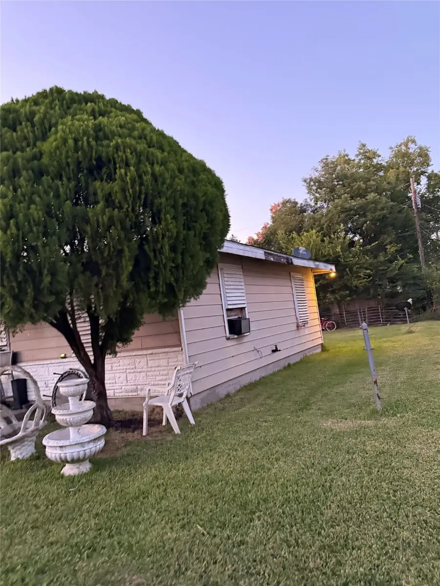 404 Elaine Street, La Marque, TX 77568 - Image #3